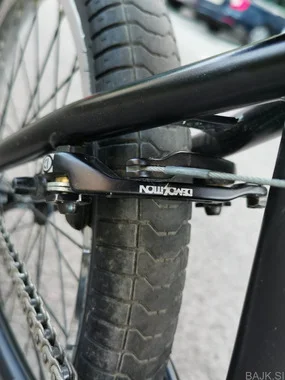 Mutiny Loosefer BMX kolo sestavljeno po delih