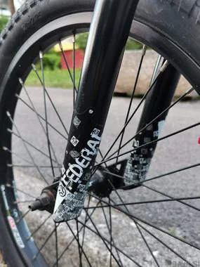 Mutiny Loosefer BMX kolo sestavljeno po delih