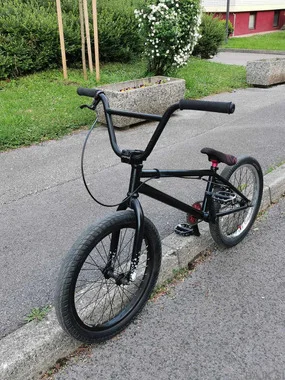 Mutiny Loosefer BMX kolo sestavljeno po delih