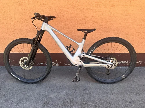 Scott genius 940 M velikost, kot nov star pol leta