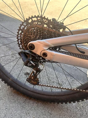 Scott genius 940 M velikost, kot nov star pol leta