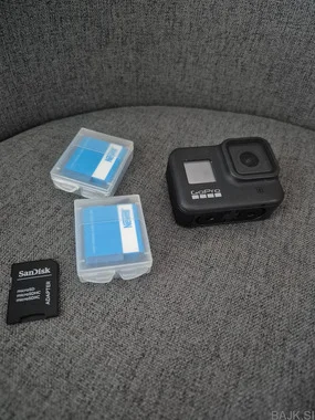 GoPro Hero 8 Black – Odlično ohranjena + dodatna oprema