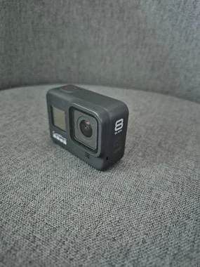 GoPro Hero 8 Black – Odlično ohranjena + dodatna oprema