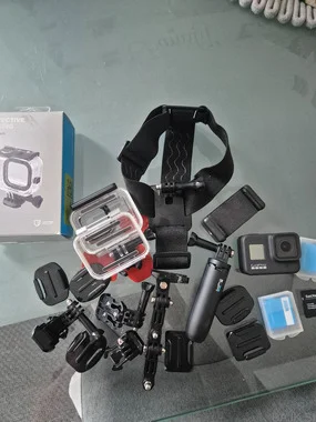 GoPro Hero 8 Black – Odlično ohranjena + dodatna oprema