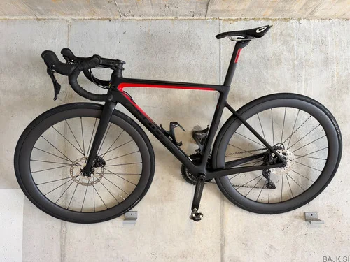 Colnago V3 2024 (vel:48,5)