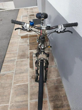 Polnovzmeteno kolo FELT Dirty R series,vsa XT oprema 3x9 prestav
