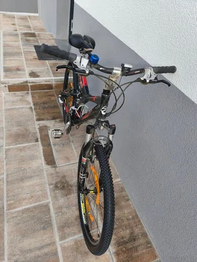 Polnovzmeteno kolo FELT Dirty R series,vsa XT oprema 3x9 prestav