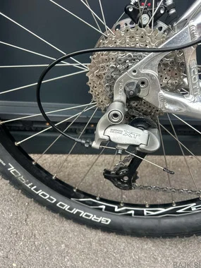 SCOTT MOŠKO ALIMINIJASTO GORSKO KOLO, SHIMANO XT KOMPLET OPREMA, DISKI, BREZHIBEN