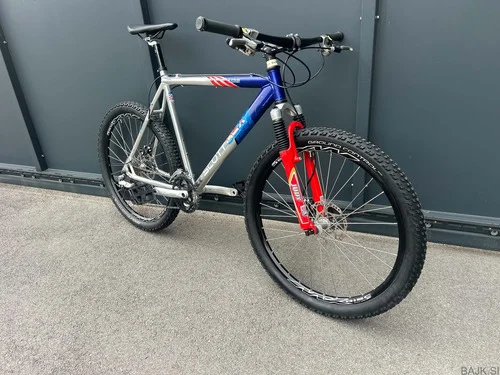 SCOTT MOŠKO ALIMINIJASTO GORSKO KOLO, SHIMANO XT KOMPLET OPREMA, DISKI, BREZHIBEN