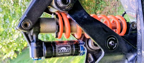 Commencal supreme v3 downhill kolo