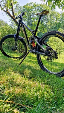 Commencal supreme v3 downhill kolo