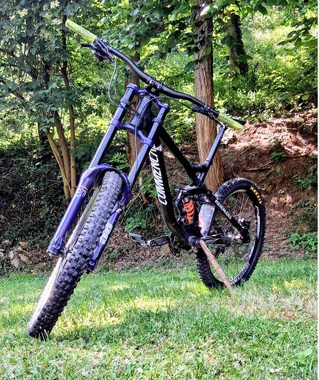 Commencal supreme v3 downhill kolo