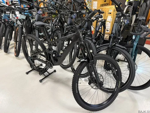 2024 Specialized Enduro Expert L Crn karbon Rockshox malo uporabljen