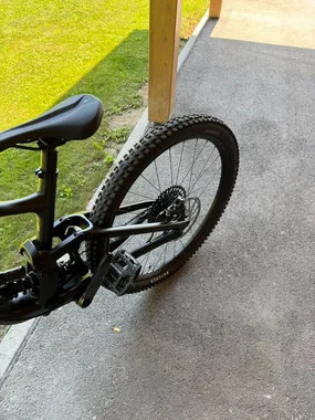 2024 Specialized Enduro Expert L Crn karbon Rockshox malo uporabljen