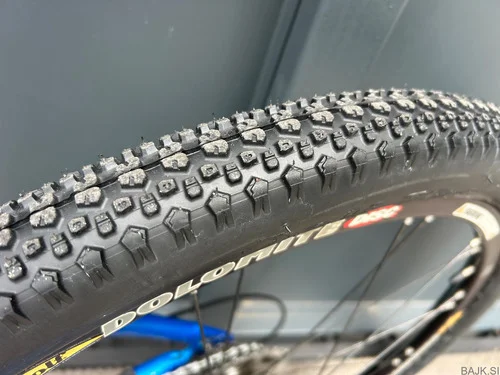 ALUMINIJASTO GORSKO KOLO KONA, Rockshox, Shimano Deore, komplet obnovljeno