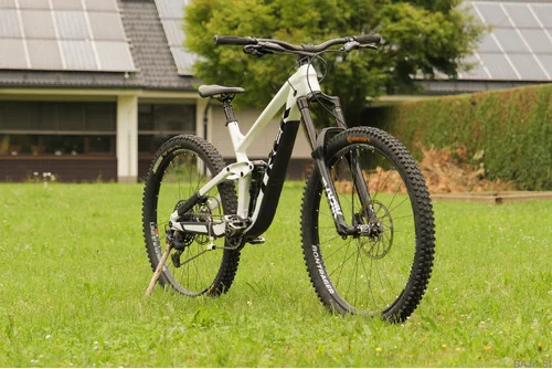 2023 Trek Slash