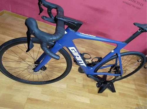 Karbonsko cestno kolo Giant Propel