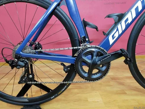 Karbonsko cestno kolo Giant Propel