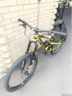YT Capra CF Comp 2016