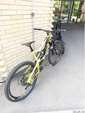 YT Capra CF Comp 2016