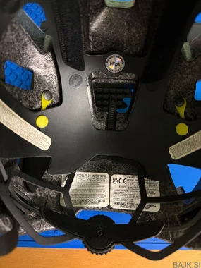 Čelada ABUS MoTrip MIPS MTB velikost L / 57–61 cm.