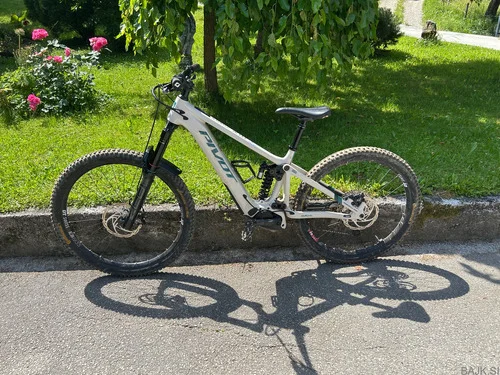 Pivot Shuttle AM