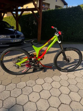specialized demo 8
