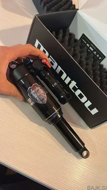 Manitou pro zadnji amotizer