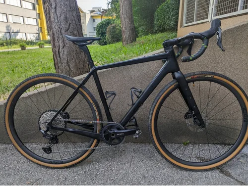 ICAN X GRAVEL-2 2025 – karbonsko gravel kolo z novo, nerabljeno Shimano GRX 820 skupino
