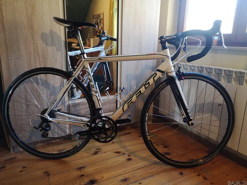FELT cestno kolo, velikost L 105