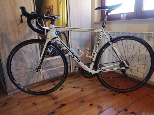 FELT cestno kolo, velikost L 105