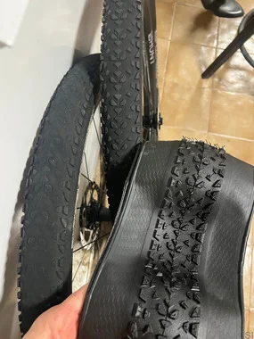 650B Adventure Carbon Disc Wheelset + nove gume