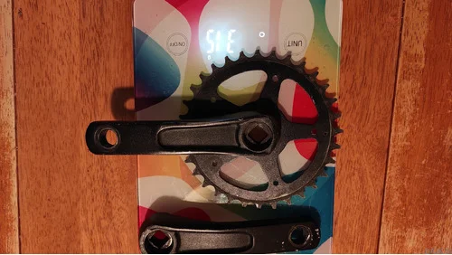 LIGHT ALUMINUM KANIA BIKES CRANKSET for kids' 20-inch bikes.