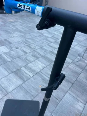 VAR PROFESIONALNO SERVISNO STOJALO ZA KOLESA, MASIVEN PODSTAVEK 30KG