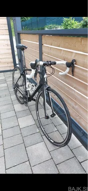 Cestno kolo Specialized Roubaix