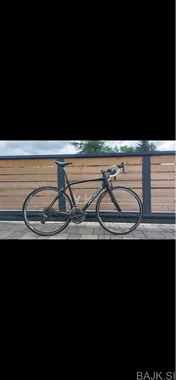 Cestno kolo Specialized Roubaix