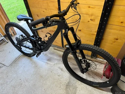 2024 Specialized Enduro Expert L Crn karbon Rockshox malo uporabljen