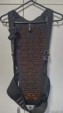 Scott AIRFLEX hátvédő