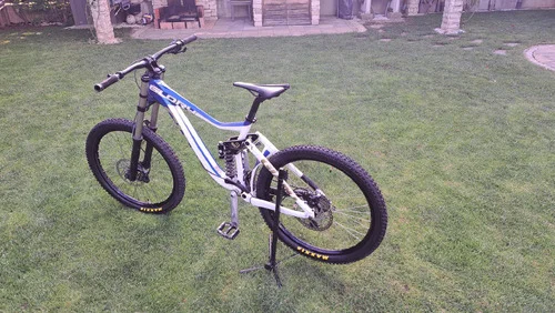 GIANT GLORY DOWNHILL