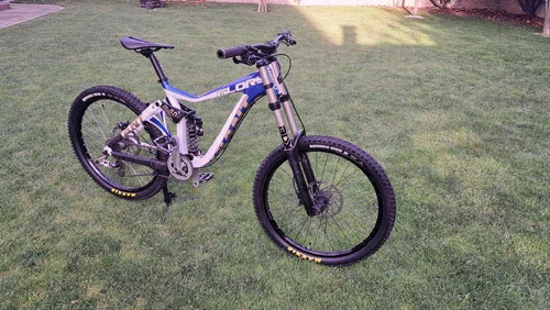 GIANT GLORY DOWNHILL
