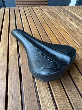 WTB Pivot sedež