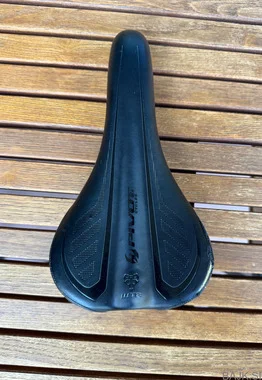 WTB Pivot sedež