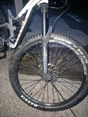 Ich verkaufe ein vollgefedertes Enduro-Fahrrad von Canyon