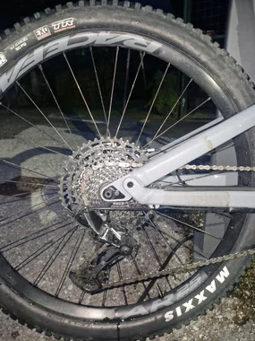 Ich verkaufe ein vollgefedertes Enduro-Fahrrad von Canyon