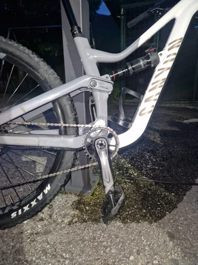 Ich verkaufe ein vollgefedertes Enduro-Fahrrad von Canyon