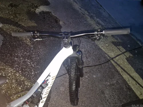 Ich verkaufe ein vollgefedertes Enduro-Fahrrad von Canyon