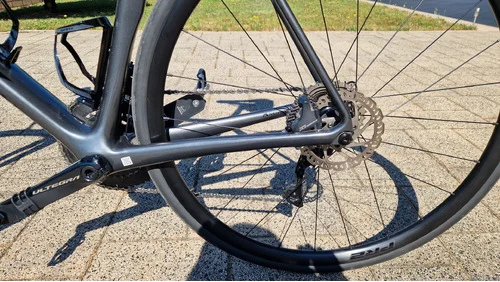 Giant TCR Advanced 1 KOM Ultegra 2024 velikost L 3.800km