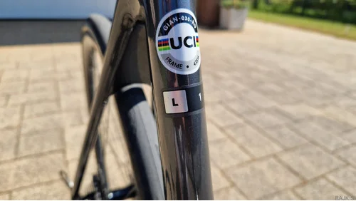 Giant TCR Advanced 1 KOM Ultegra 2024 velikost L 3.800km