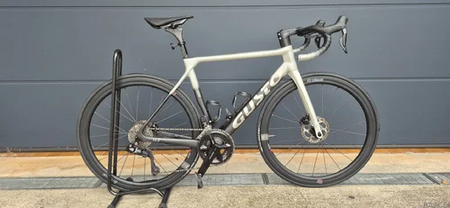 Gusto Ranger EVO 2023 – 105 Di2 – Attaque Carbon 45 mm