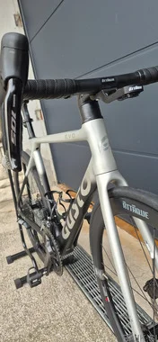 Gusto Ranger EVO 2023 – 105 Di2 – Attaque Carbon 45 mm